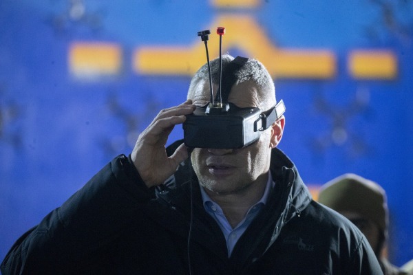 Віталій Кличко передав від громади столиці на фронт іще понад 10 000 БпЛА різних типів і 20 наземних роботизованих комплексів7