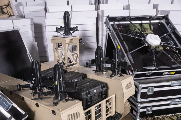 Віталій Кличко передав від громади столиці на фронт іще понад 10 000 БпЛА різних типів і 20 наземних роботизованих комплексів4