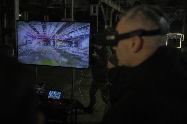 Віталій Кличко передав від громади столиці на фронт іще понад 10 000 БпЛА різних типів і 20 наземних роботизованих комплексів6