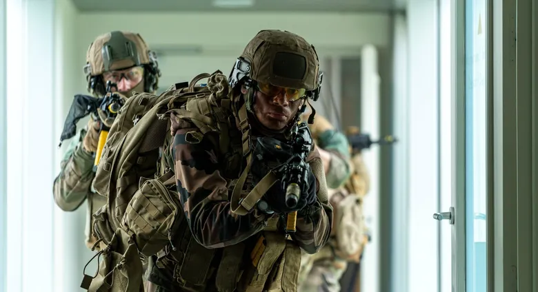 Франція хоче направити в Україну 6000 солдатів, але розмістить їх у тилу Франція хоче направити в Україну 6000 солдатів, але розмістить їх у тилу