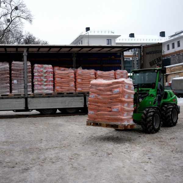 Київський зоопарк отримав 22 тонни кормів для тварин від європейських партнерів3