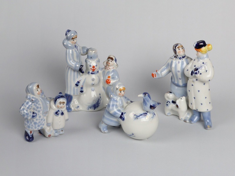 В. Албул, Н. Албул. Скульптурна група «Зимовий дворик» («Подруги». «Сніговик». «Шкідник». «Кумасі»). Полонський завод художньої кераміки. 1987 рік1