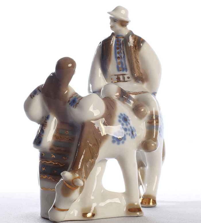 М. Моцак. «Зустріч на полонині». Полонський завод художньої кераміки. 1970. Хмельницький обласний краєзнавчий музей5