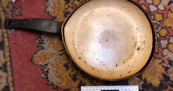 У Києві чоловік побив бабусю та батька чавунною сковорідкою0