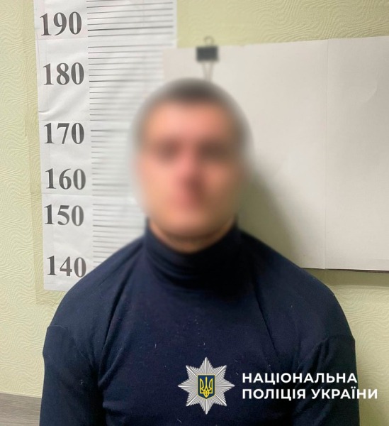 У Києві чоловік побив бабусю та батька чавунною сковорідкою1