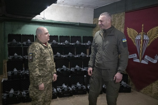 Віталій Кличко традиційно зустрів Новий рік на фронті разом із Захисниками та відвіз їм допомогу від громади Києва1