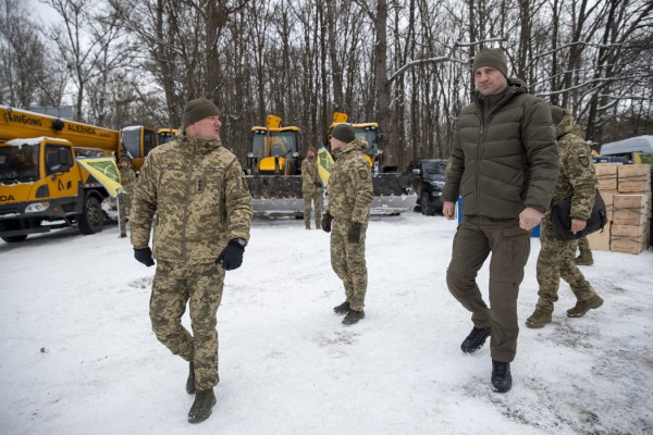 Віталій Кличко традиційно зустрів Новий рік на фронті разом із Захисниками та відвіз їм допомогу від громади Києва4