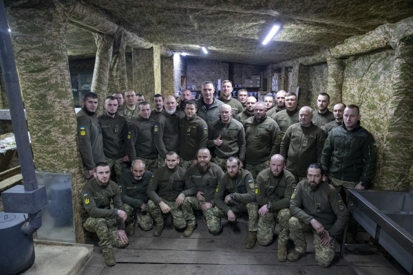 Віталій Кличко традиційно зустрів Новий рік на фронті разом із Захисниками та відвіз їм допомогу від громади Києва5