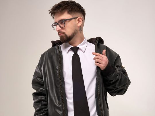 Це пісня про людей, які не поруч фізично: співак Юлік здивував новим образом (відео)0