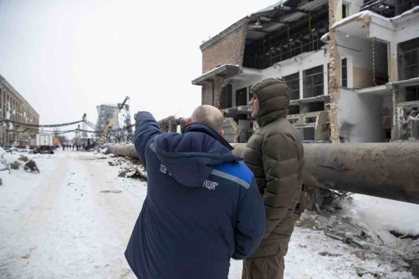 Киевлянам показали, как выглядит Дарницкая ТЭЦ после российских ударов1