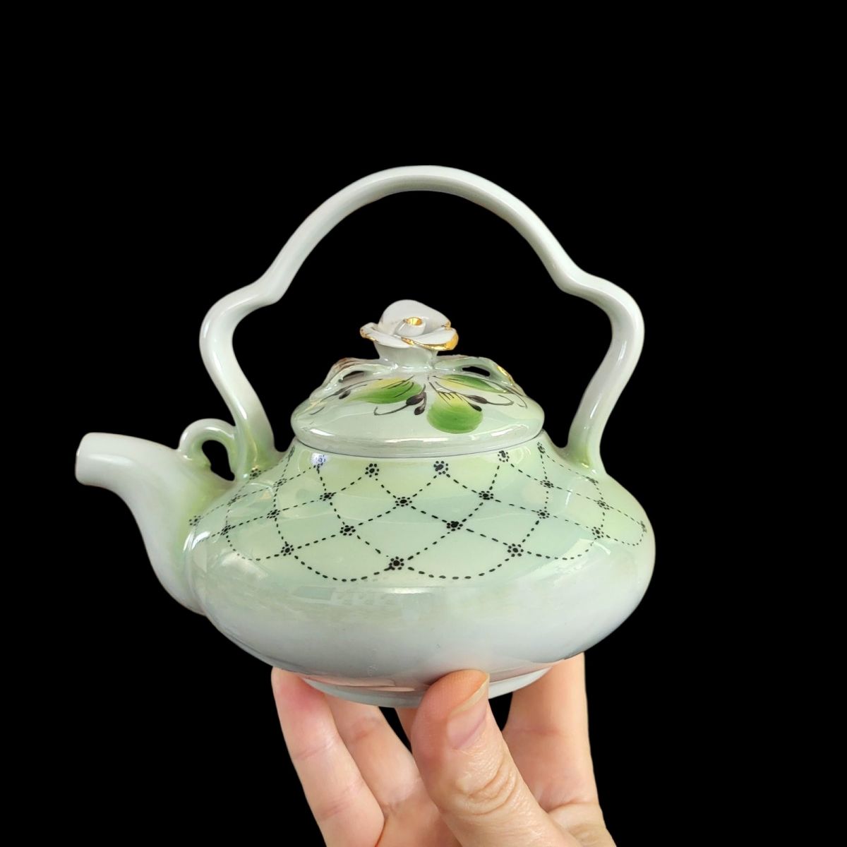 Д. Павлусик, М. Терещук. Чайник до чайного сервізу «Тет-а-тет». Тернопільський фарфоровий завод. 1980-ті2