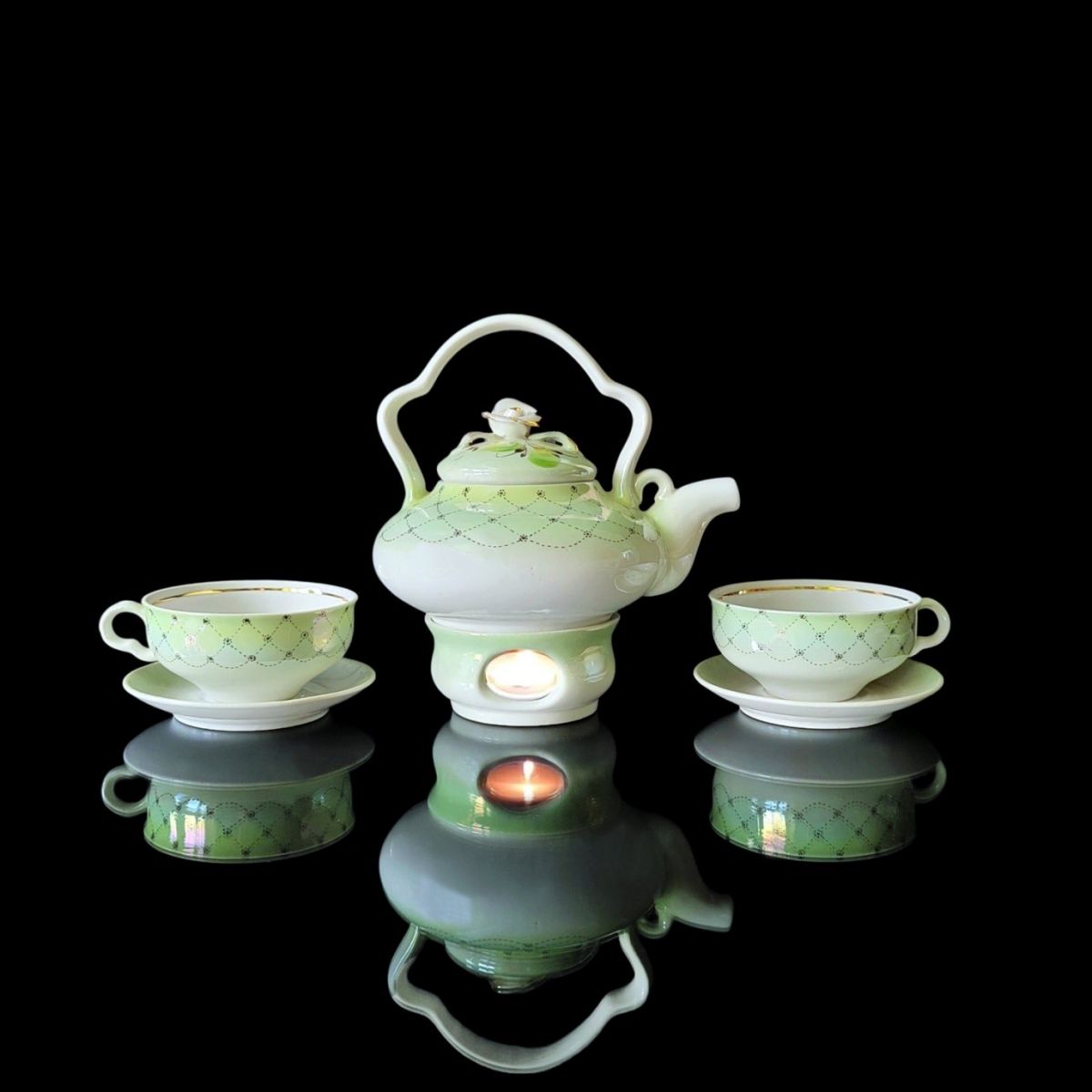 Д. Павлусик, М. Терещук. Чайний сервіз «Тет-а-тет». Тернопільський фарфоровий завод. 1980-ті1