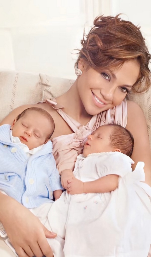 «Тримала на руках янголів»: Дженніфер Лопес зворушливо привітала своїх близнюків з 18-річчям (фото)1