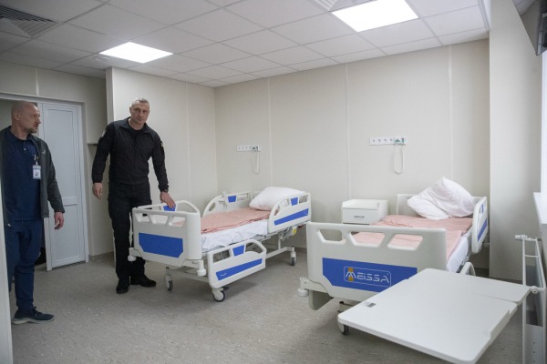 Віталій Кличко відвідав одну з міських лікарень, де відкрили відділення фізичної та реабілітаційної медицини3