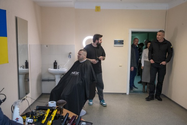 Віталій Кличко відвідав одну з міських лікарень, де відкрили відділення фізичної та реабілітаційної медицини15