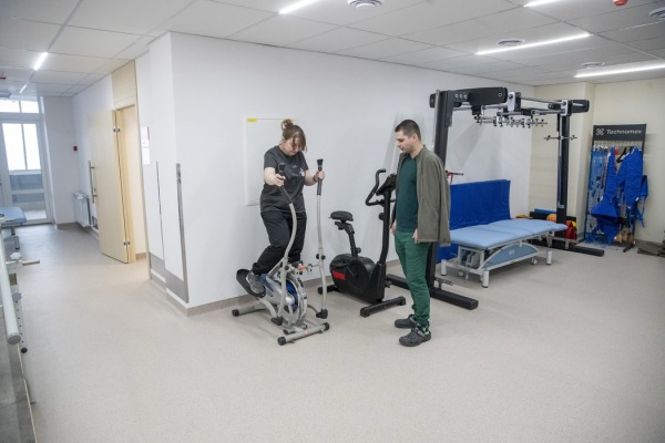 Віталій Кличко відвідав одну з міських лікарень, де відкрили відділення фізичної та реабілітаційної медицини13