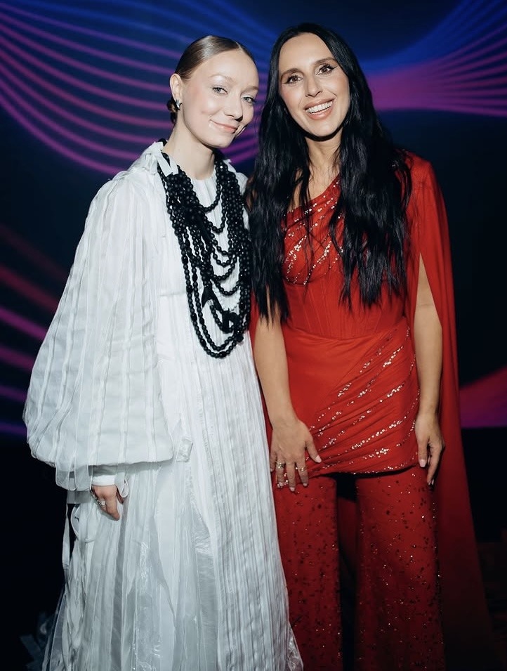 Джамала із переможницею Нацвідбору Вікторією Корніковою, яка виступає під псевдонімом Leleka2