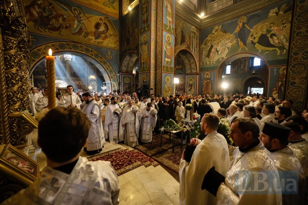 У Києві поховали почесного Патріарха Філарета3