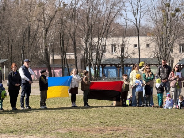 У Києві провели перші толоки: молодіжна організація «Пласт» спільно з міськими підрозділами прибрали урочище «Теремки»3