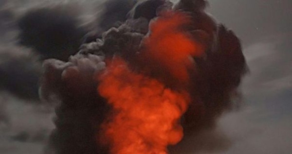 У Києві уламок російського дрона впав на ТЦ0