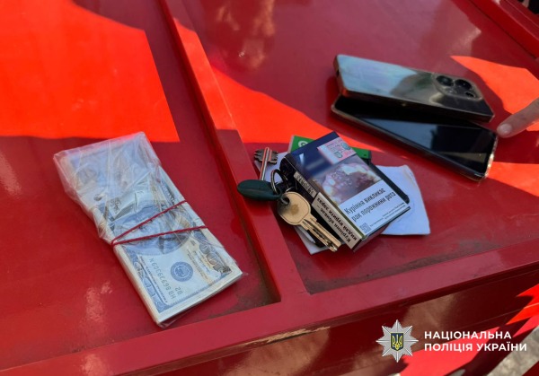 У Києві затримали ділка, який за $10 тисяч оформив виїзд за кордон під виглядом священнослужителя2