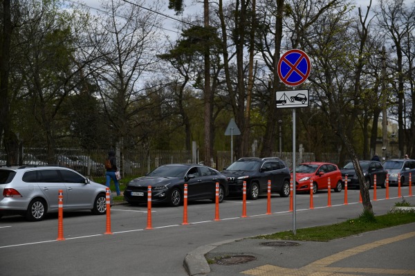 На вул. Федора Кричевського біля медичного закладу впорядкували паркування та рух транспорту2