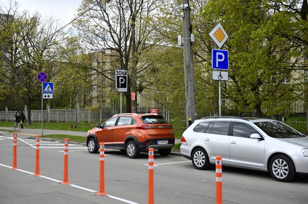 На вул. Федора Кричевського біля медичного закладу впорядкували паркування та рух транспорту6