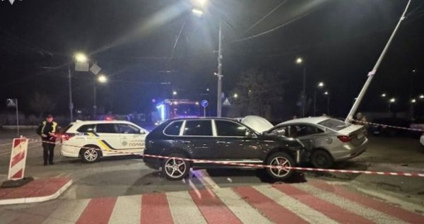 У Києві п’яний водій Porsche влаштував потрійну ДТП на Оболоні: серед постраждалих – діти0