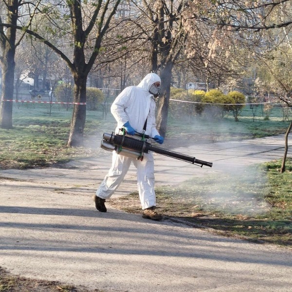 У Києві тривають планові обробки зелених і прибережних зон від кліщів (+ перелік локацій)1