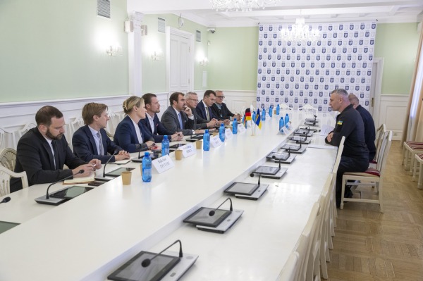 Віталій Кличко зустрівся з Державним міністром МЗС Німеччини Флоріаном Ганом2