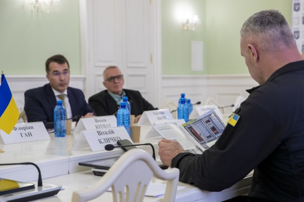 Віталій Кличко зустрівся з Державним міністром МЗС Німеччини Флоріаном Ганом1