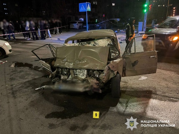 ДТП у Києві на Троєщині: четверо постраждалих та розбиті авто4