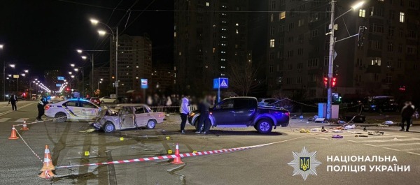 ДТП у Києві на Троєщині: четверо постраждалих та розбиті авто1