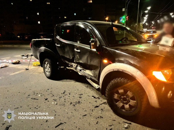 ДТП у Києві на Троєщині: четверо постраждалих та розбиті авто5