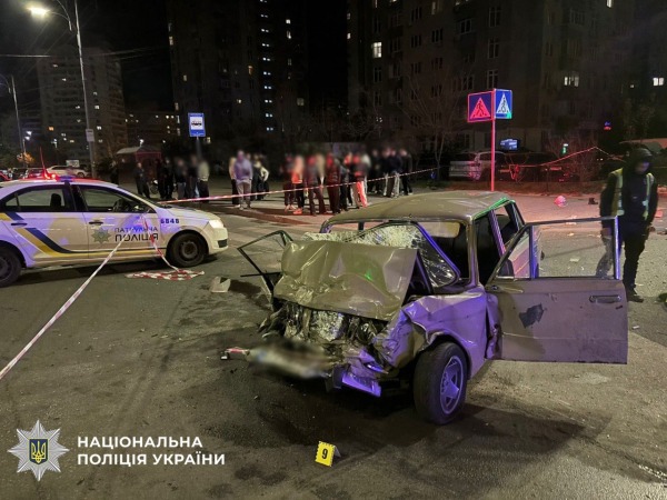 ДТП у Києві на Троєщині: четверо постраждалих та розбиті авто2