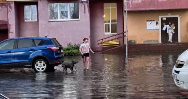 Потоп у Києві: злива та град затопили вулиці, є перебої з електропостачанням0