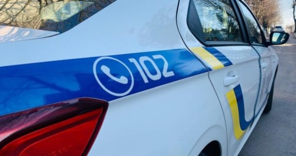 У Києві росіянин з ножем напав на людину: чоловік впав з 11-го поверху0